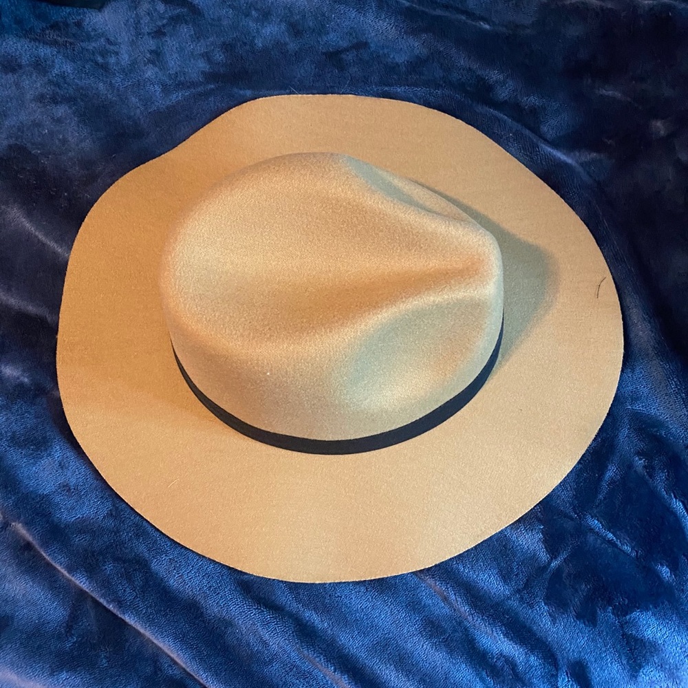 Women’s hat - Picture 3 of 3